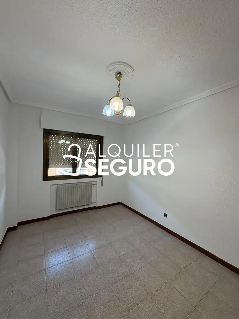 Bedroom of Flat for rent in Madrid  with Heating, Terrace and Furnished