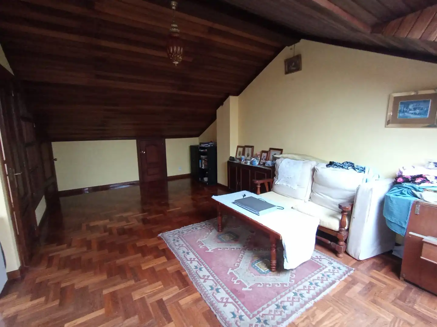 Sala d'estar de Casa adosada en venda en Gijón  amb Calefacció, Jardí privat i Terrassa
