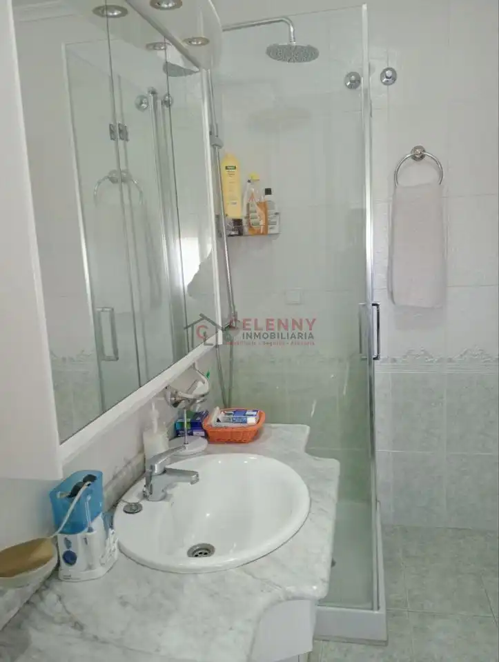 Bathroom of Houses for sale in Toén  with Heating, Private garden and Terrace