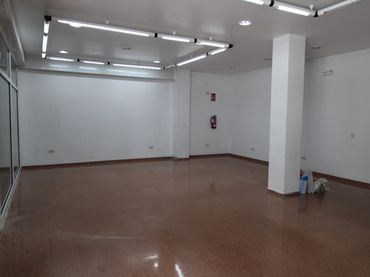 Locale commerciale in affitto a Carrer de Salvador Espriu