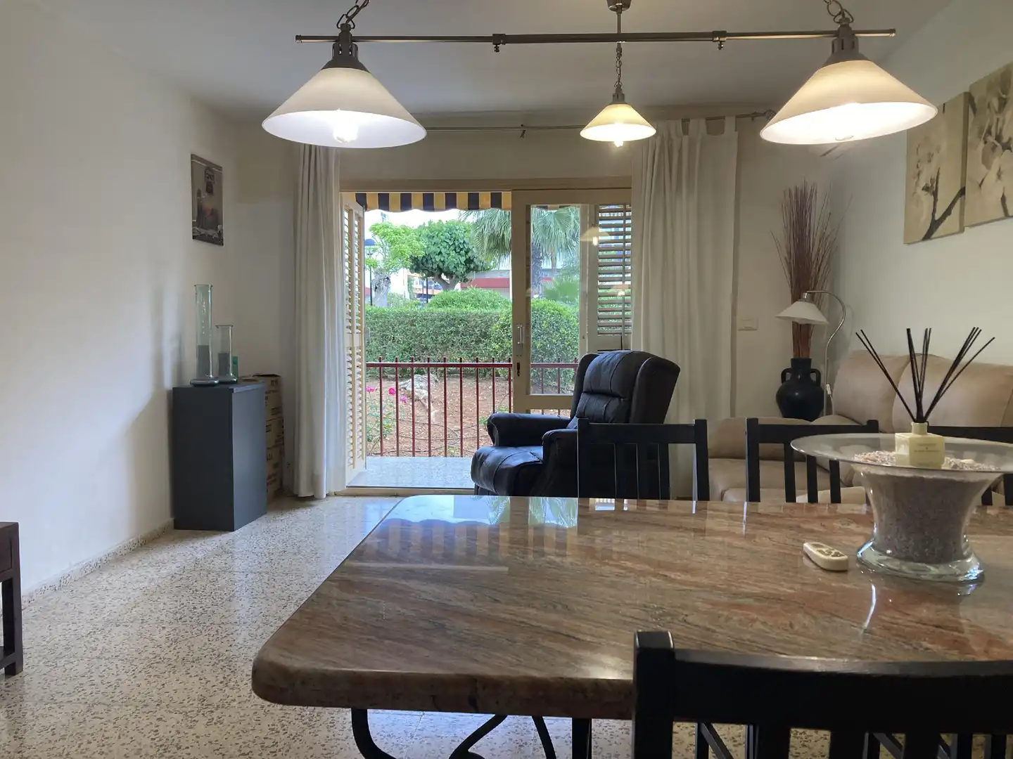 Sala de estar de Planta baja en venta en Santa Eulària des Riu con Jardín privado y Terraza