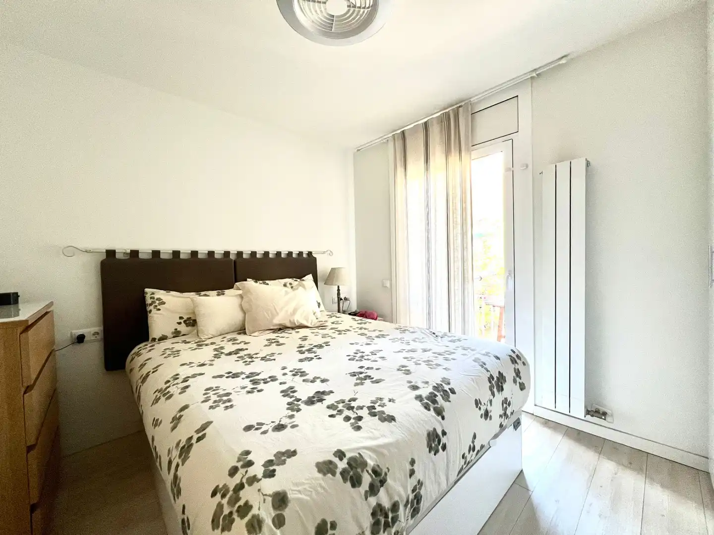 Schlafzimmer von Wohnung zum Verkauf in Barcelona mit Heizung, Parkett und Balkon