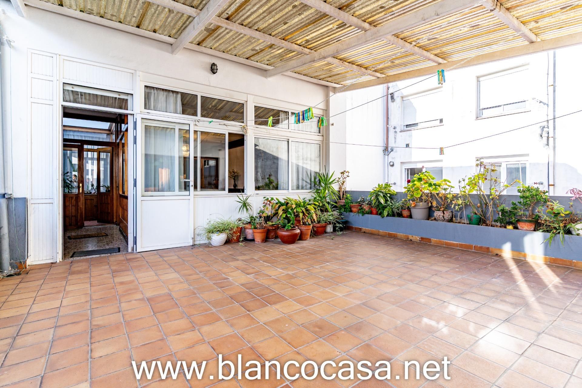 Terrassa de Casa o xalet en venda en Carballo amb Calefacció, Jardí privat i Traster