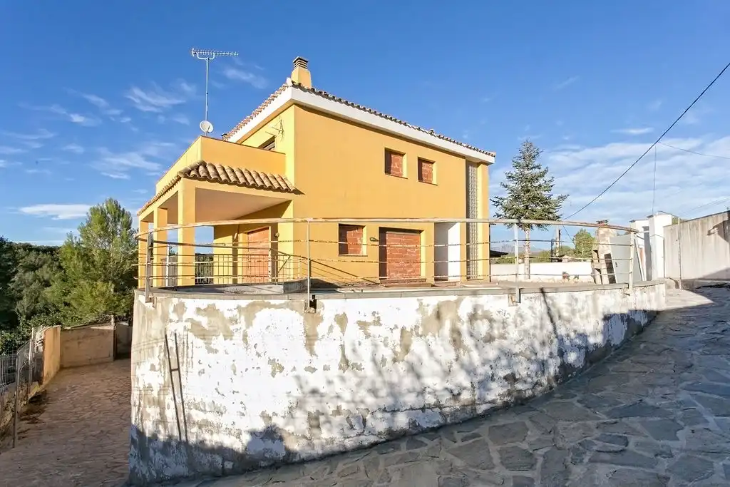 Vista exterior de Casa o xalet en venda en Cabrera d'Anoia amb Terrassa, Traster i Piscina