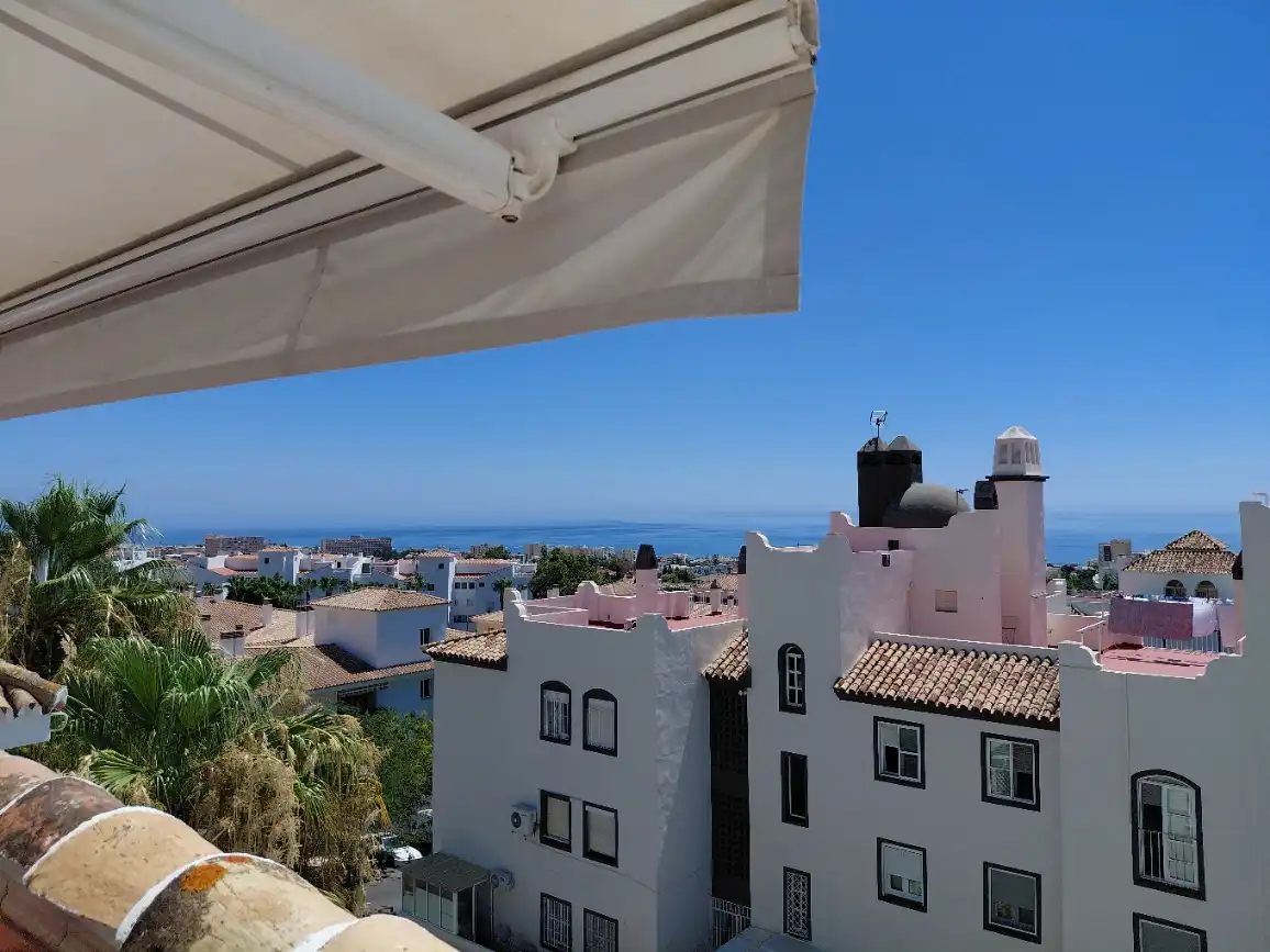 Vista exterior de Ático en venta en Benalmádena con Aire acondicionado, Terraza y Horno