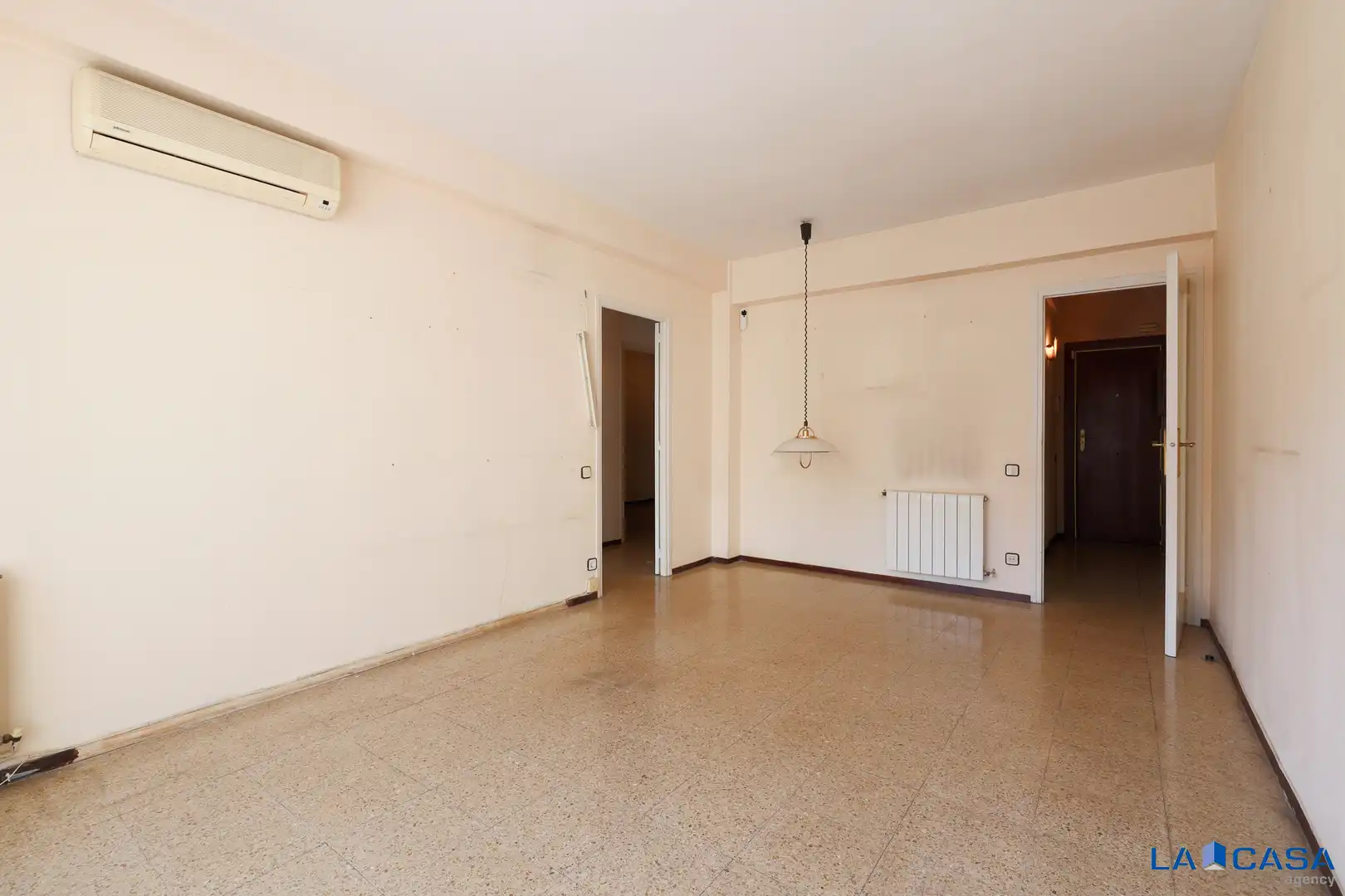 Wohnung zum Verkauf in Barcelona mit Balkon