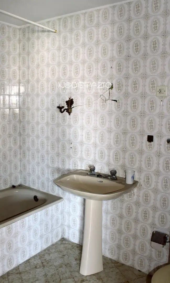 Baño de Piso en venta en Lugo con Calefacción, Terraza y Trastero