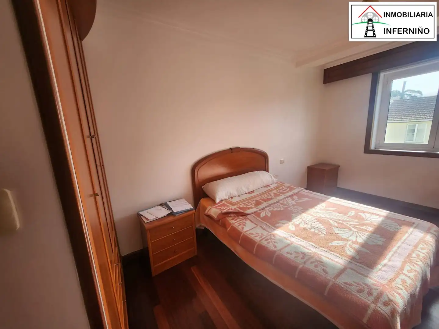Schlafzimmer von Gebäude zum Verkauf in Narón
