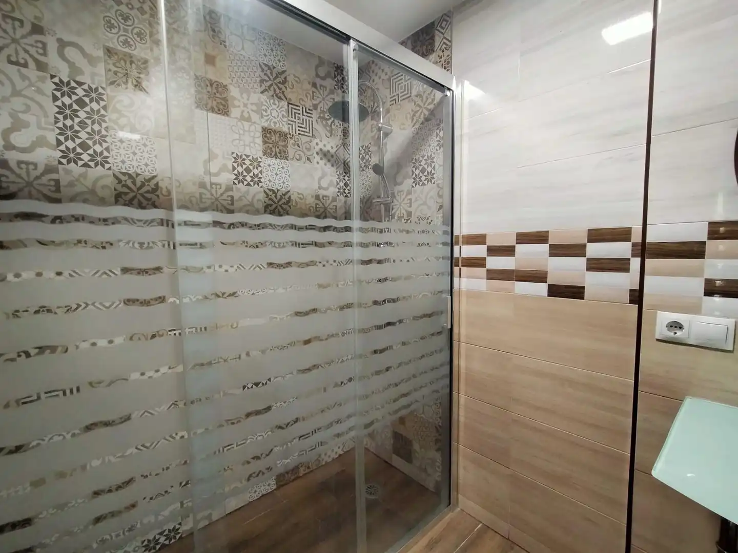 Bathroom of Flat for sale in Sevilla  with Air Conditioner and Terrace
