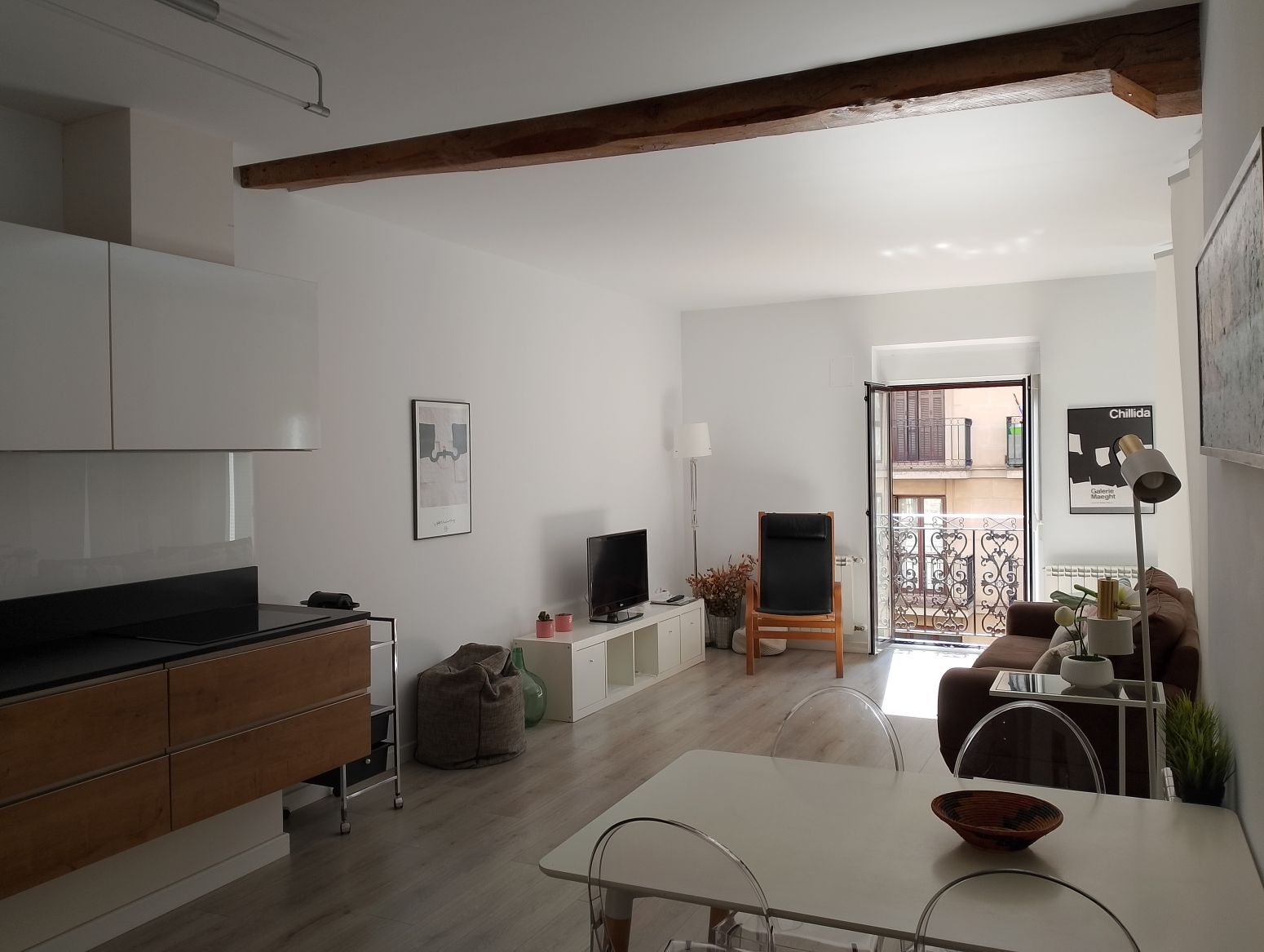 Living room of Flat to rent in Donostia - San Sebastián   with Heating, Parquet flooring and Furnished