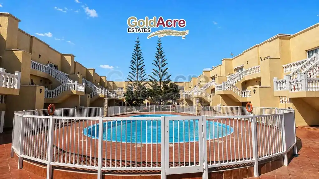 Piscina de Apartamento en venta en Antigua