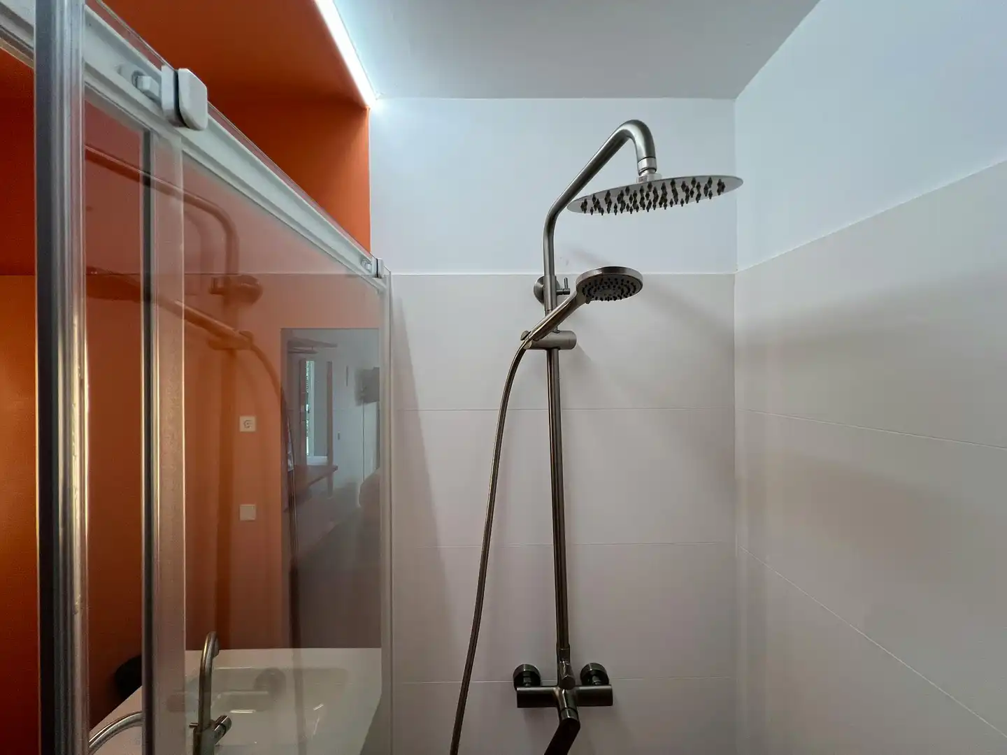 Baño de Piso para compartir en Madrid con Aire acondicionado, Calefacción y Jardín privado