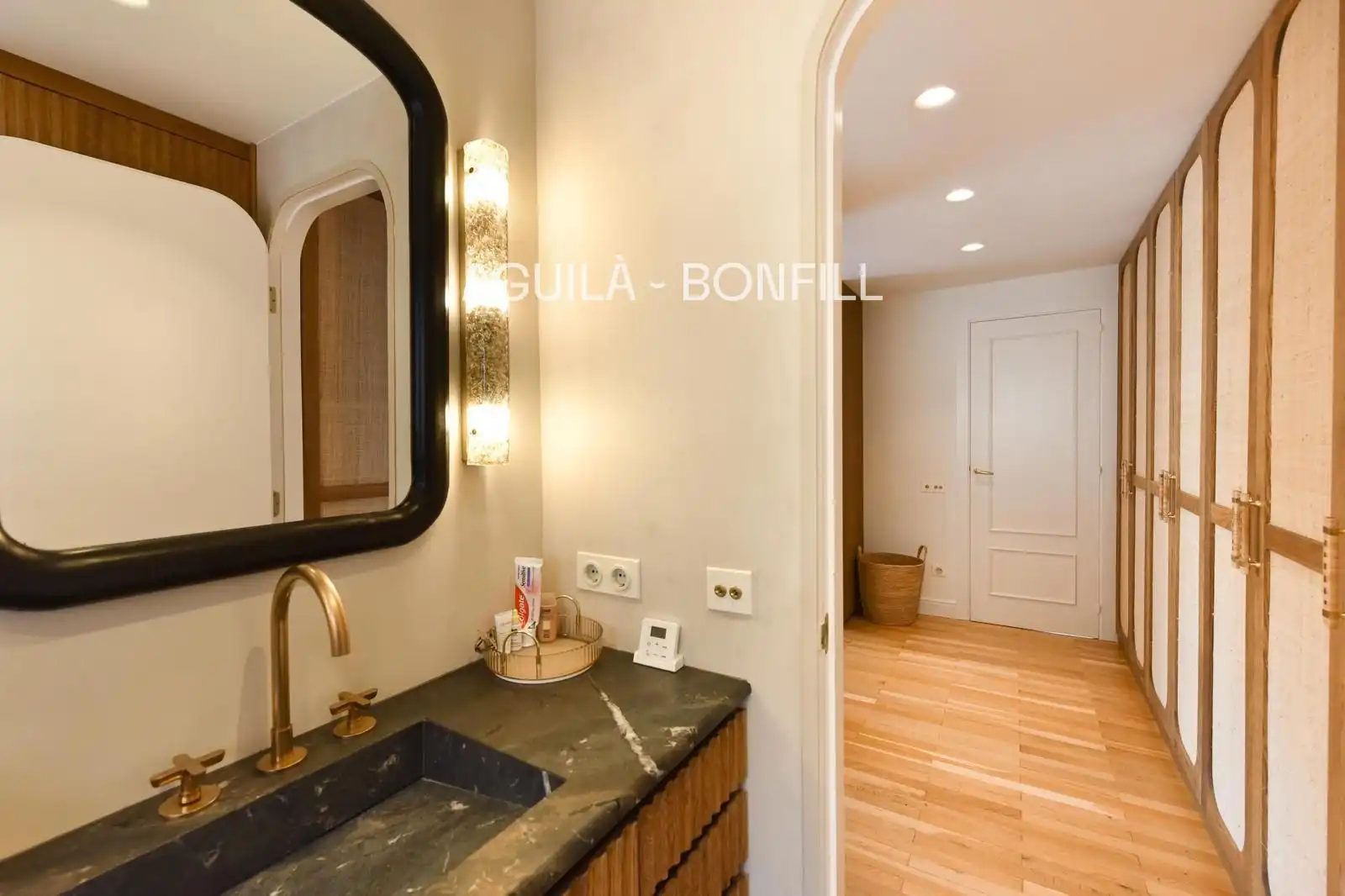 Flat for sale in Barcelona  with Air Conditioner, Heating and Parquet flooring