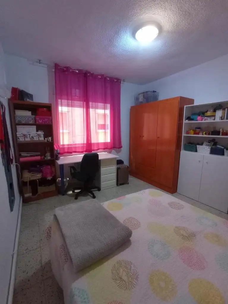 Schlafzimmer von Wohnung zur untervermieten in Granada mit Heizung und Möbliert