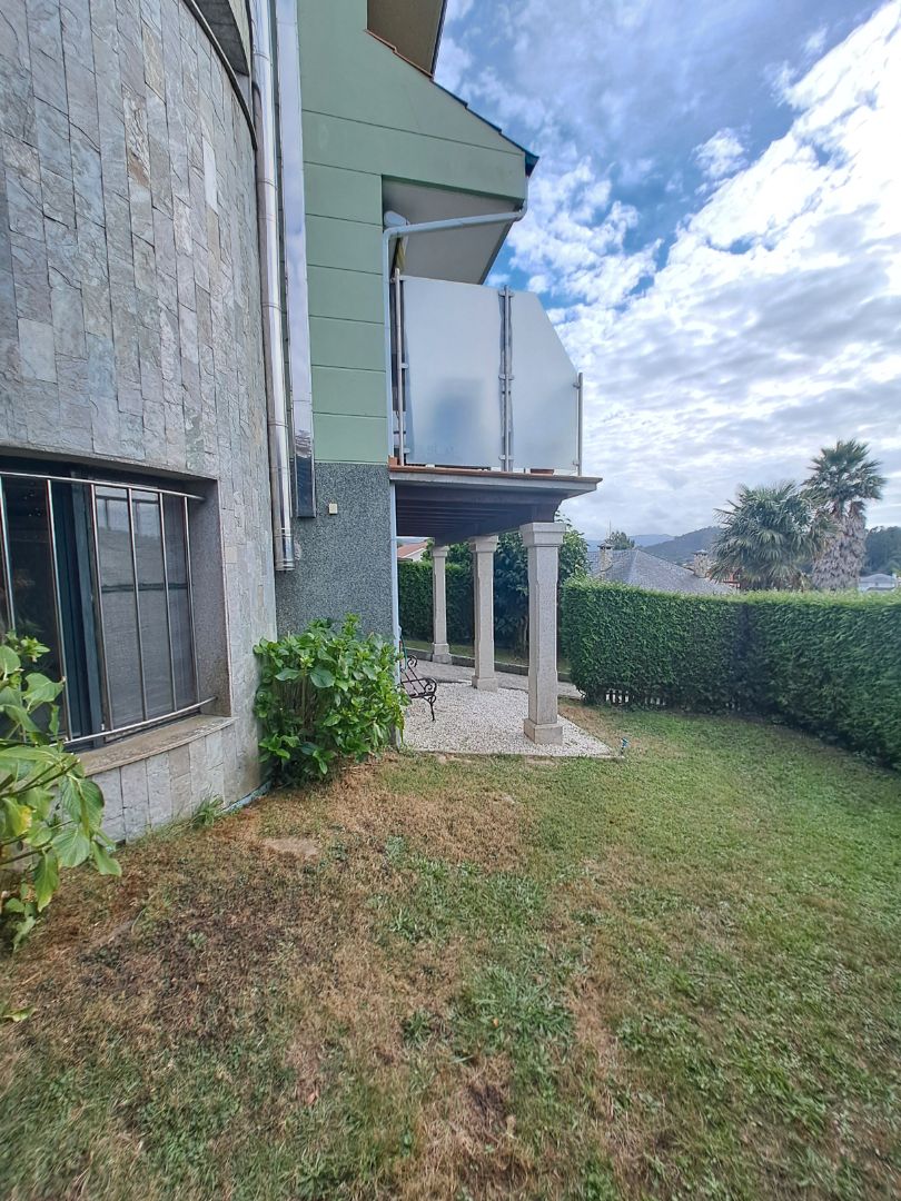 Vista exterior de Casa o chalet en venta en Cambre  con Calefacción, Jardín privado y Terraza