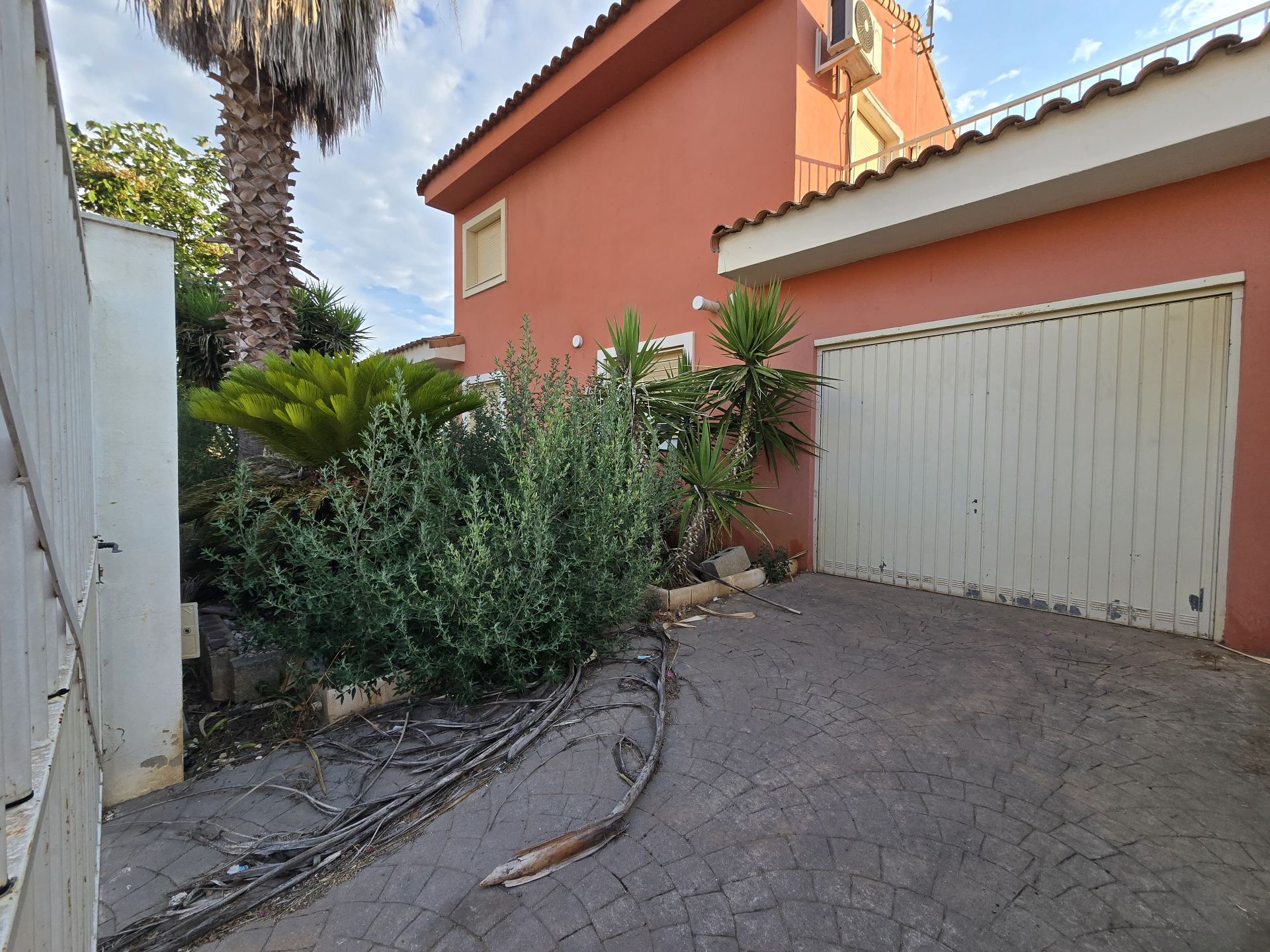 Vista exterior de Casa o chalet en venta en Montserrat con Jardín privado, Terraza y Balcón