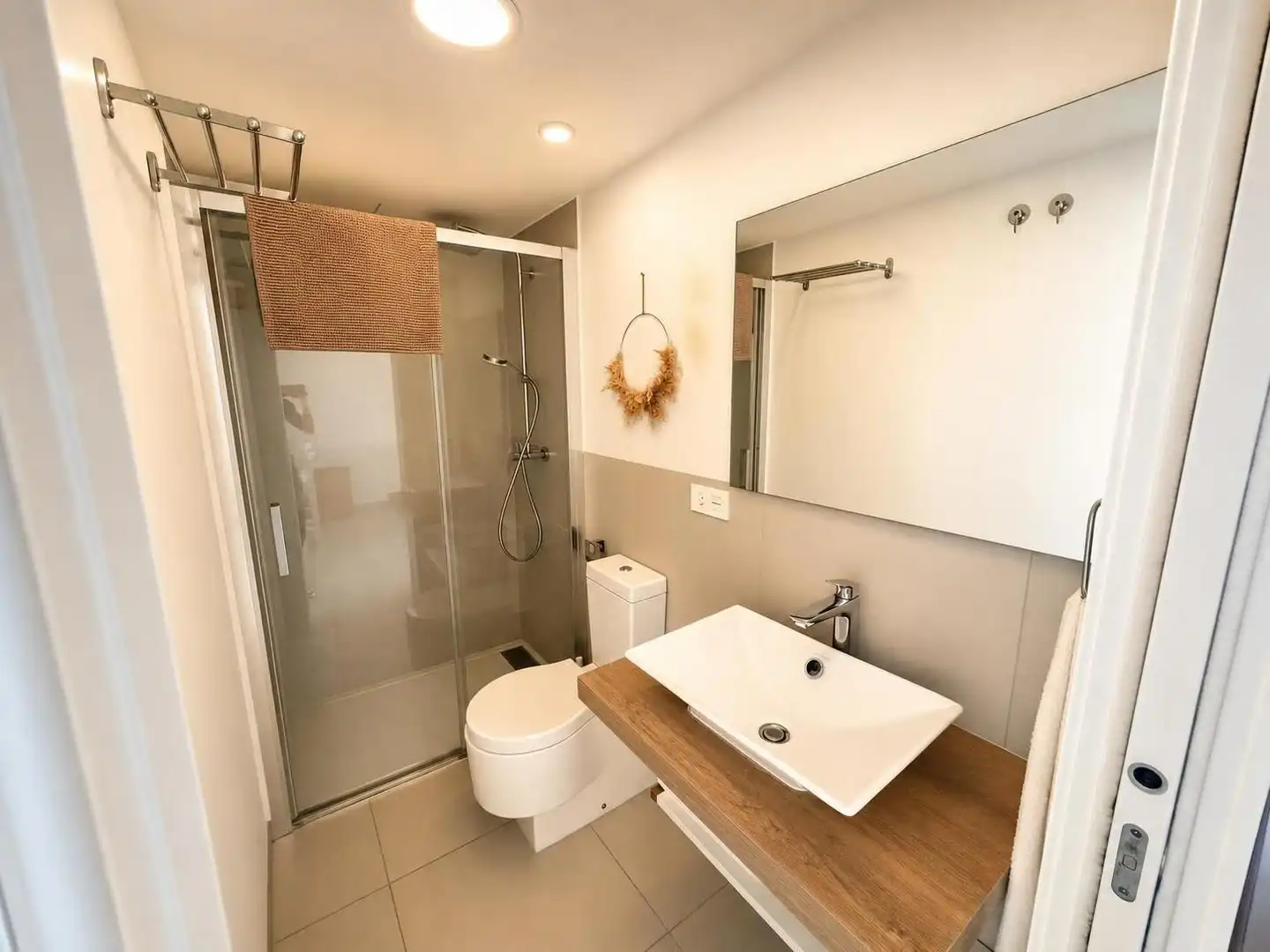 Baño de Apartamento en venta en Torrequebrada