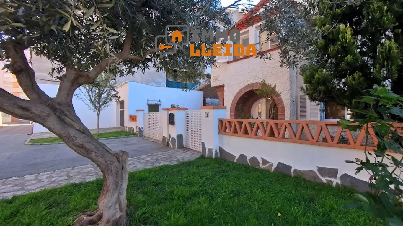 Vista exterior de Casa adosada en venta en Balaguer con Calefacción y Terraza