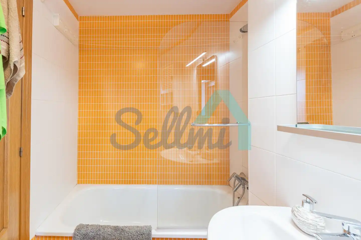 Baño de Planta baja en venta en Aller con Calefacción, Terraza y Amueblado