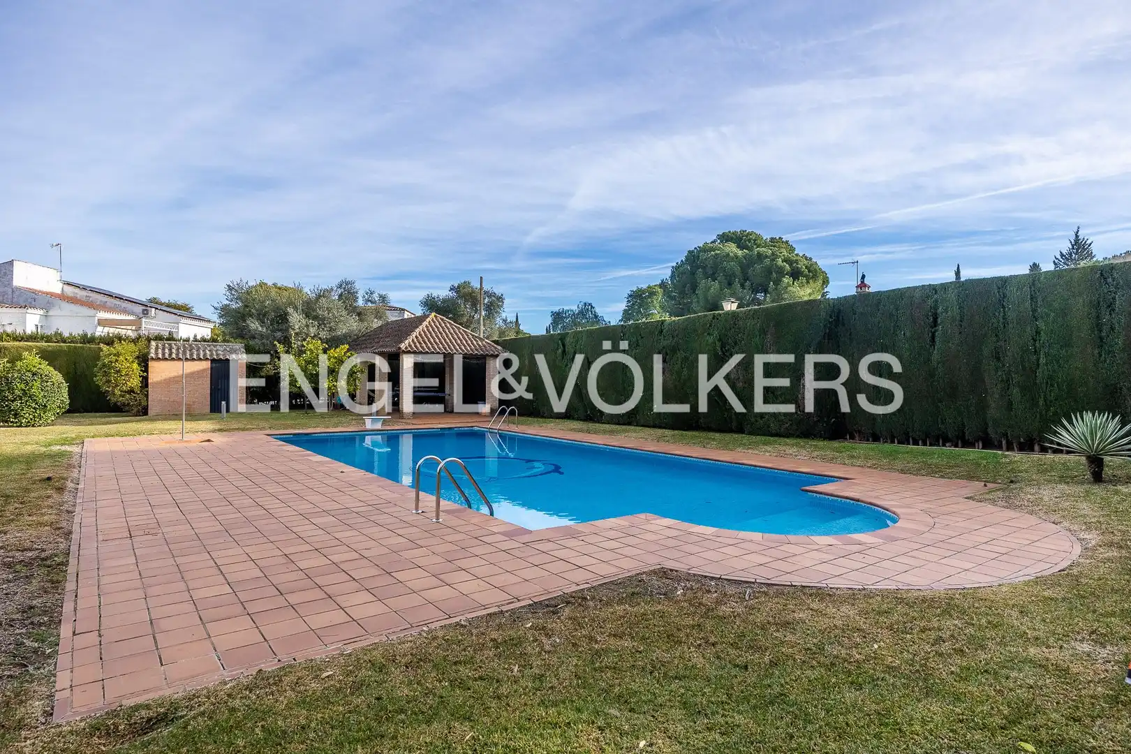 Piscina de Casa o chalet en venta en Mairena del Aljarafe con Aire acondicionado, Calefacción y Jardín privado