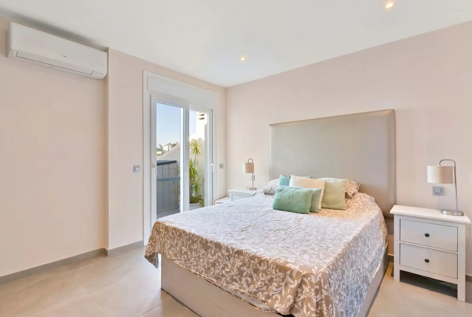 Habitación de Ático en venta en Benahavís con Aire acondicionado, Terraza y Piscina