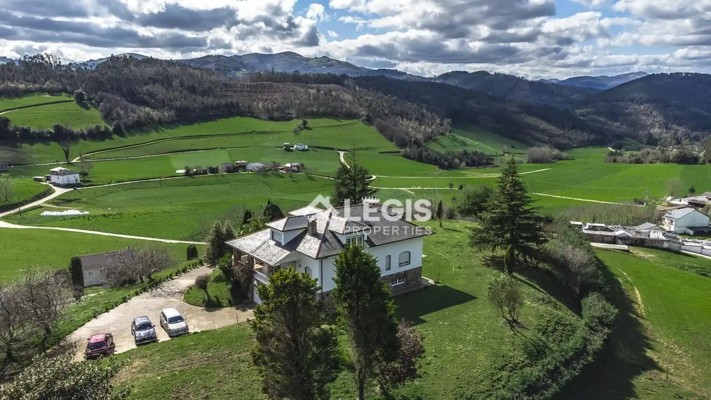 Casa o xalet en venda en Valdés - Luarca amb Calefacció, Jardí privat i Terrassa