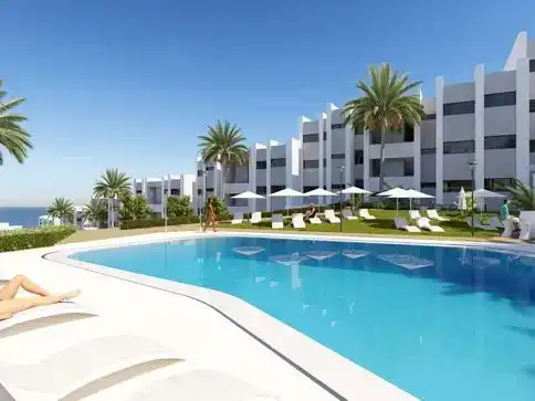 Vista exterior de Pis en venda en Manilva amb Aire condicionat, Terrassa i Piscina