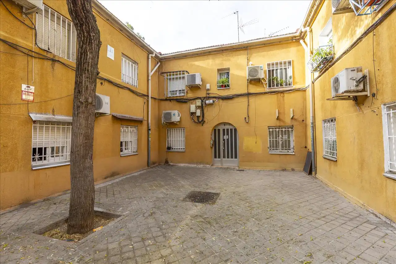 Exterior view of Ground floor for sale in Madrid
