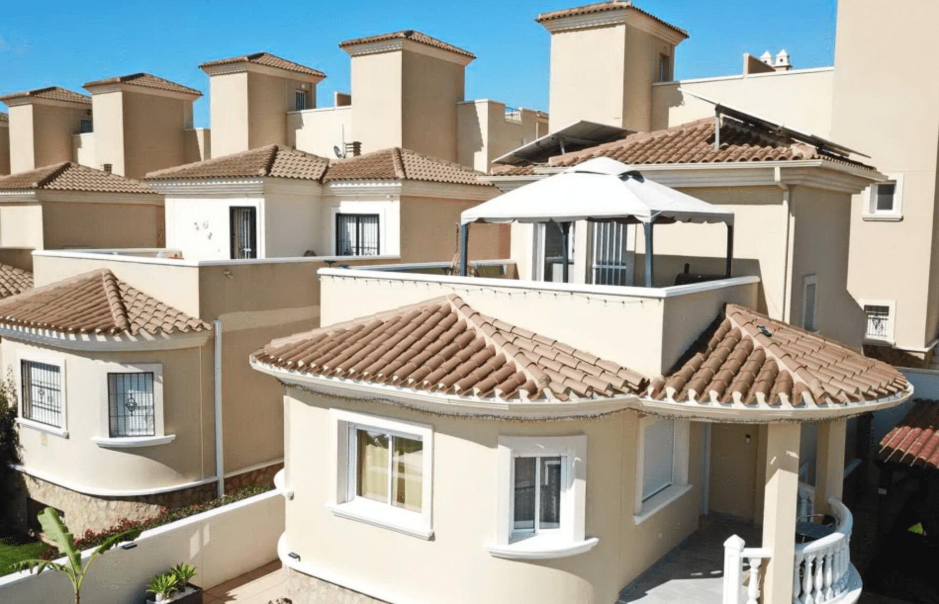 Vista exterior de Finca rústica en venta en San Miguel de Salinas con Aire acondicionado, Jardín privado y Piscina