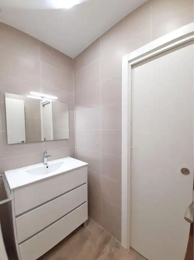 Baño de Local en venta en Madrid con Aire acondicionado