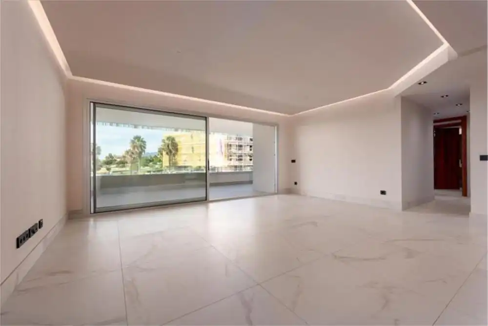 Sala d'estar de Apartament de lloguer en Marbella amb Aire condicionat, Terrassa i Piscina