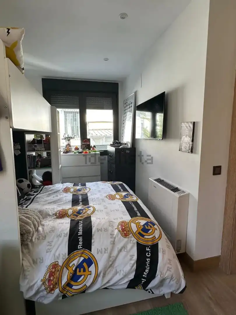 Dormitori de Casa o xalet de lloguer en Madrid amb Aire condicionat, Calefacció i Jardí privat