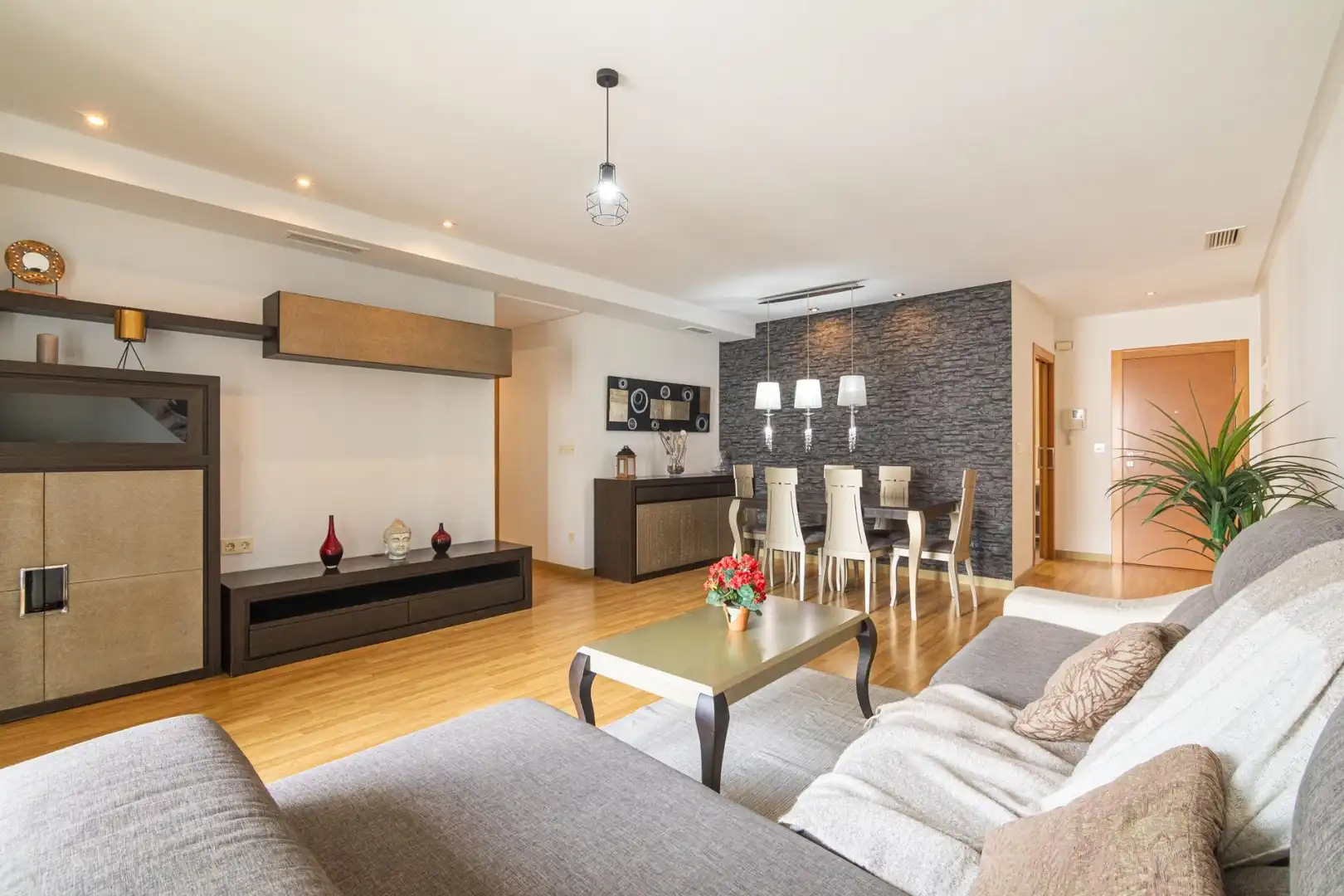 Living room of Flat for sale in Crevillent  with Terrace and Community pool