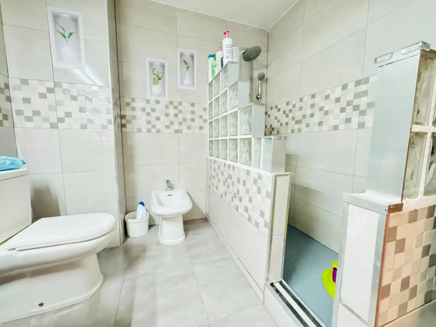 Bathroom of Flat for sale in Algeciras  with Terrace and Storage room