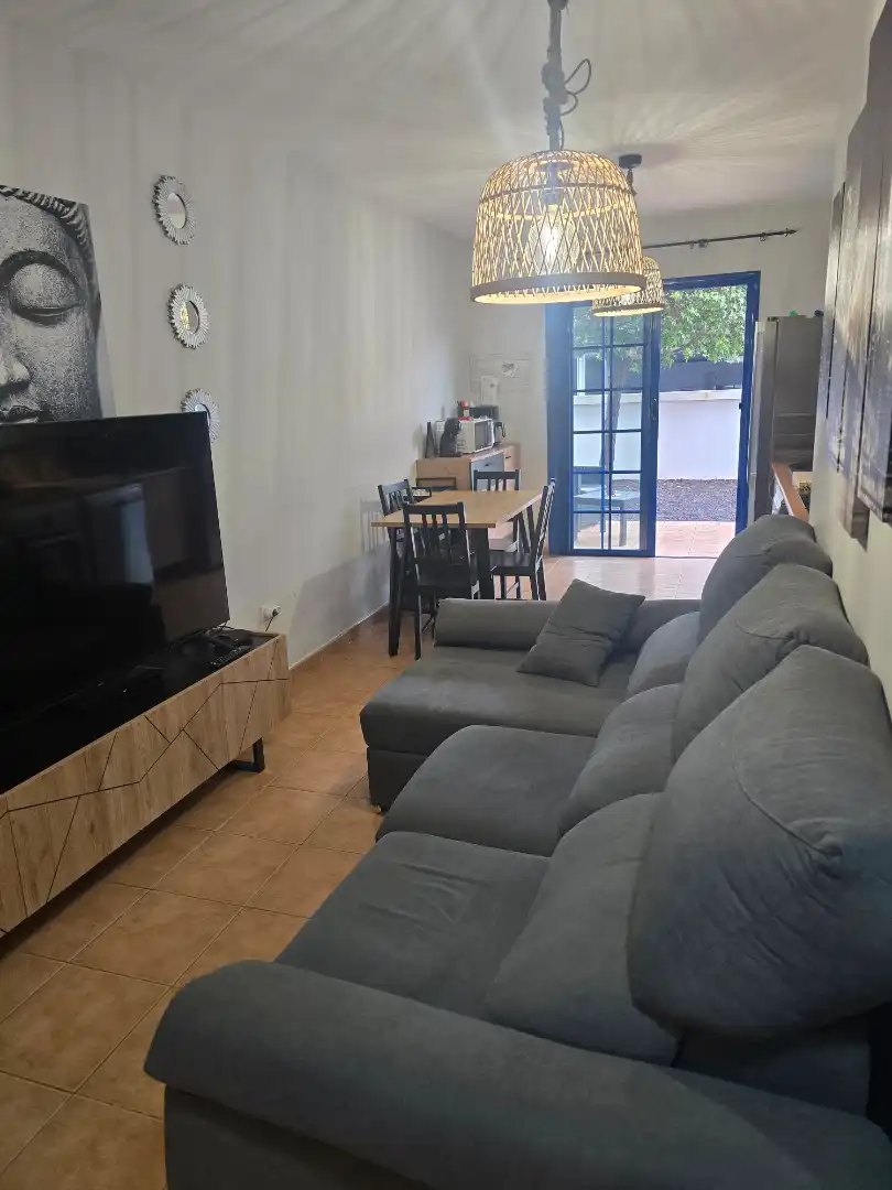 Wohnzimmer von Erdgeschoss zum Verkauf in San Miguel de Abona mit Privatgarten, Möbliert und Ofen