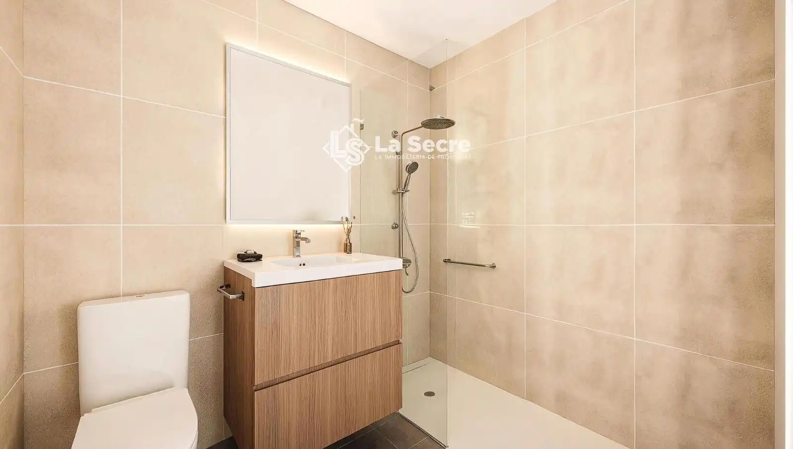 Baño de Piso en venta en Martorell con Aire acondicionado y Calefacción