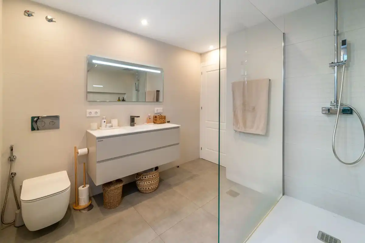 Bathroom of Apartments for sale in Benalmádena  with Air Conditioner, Private garden and Terrace
