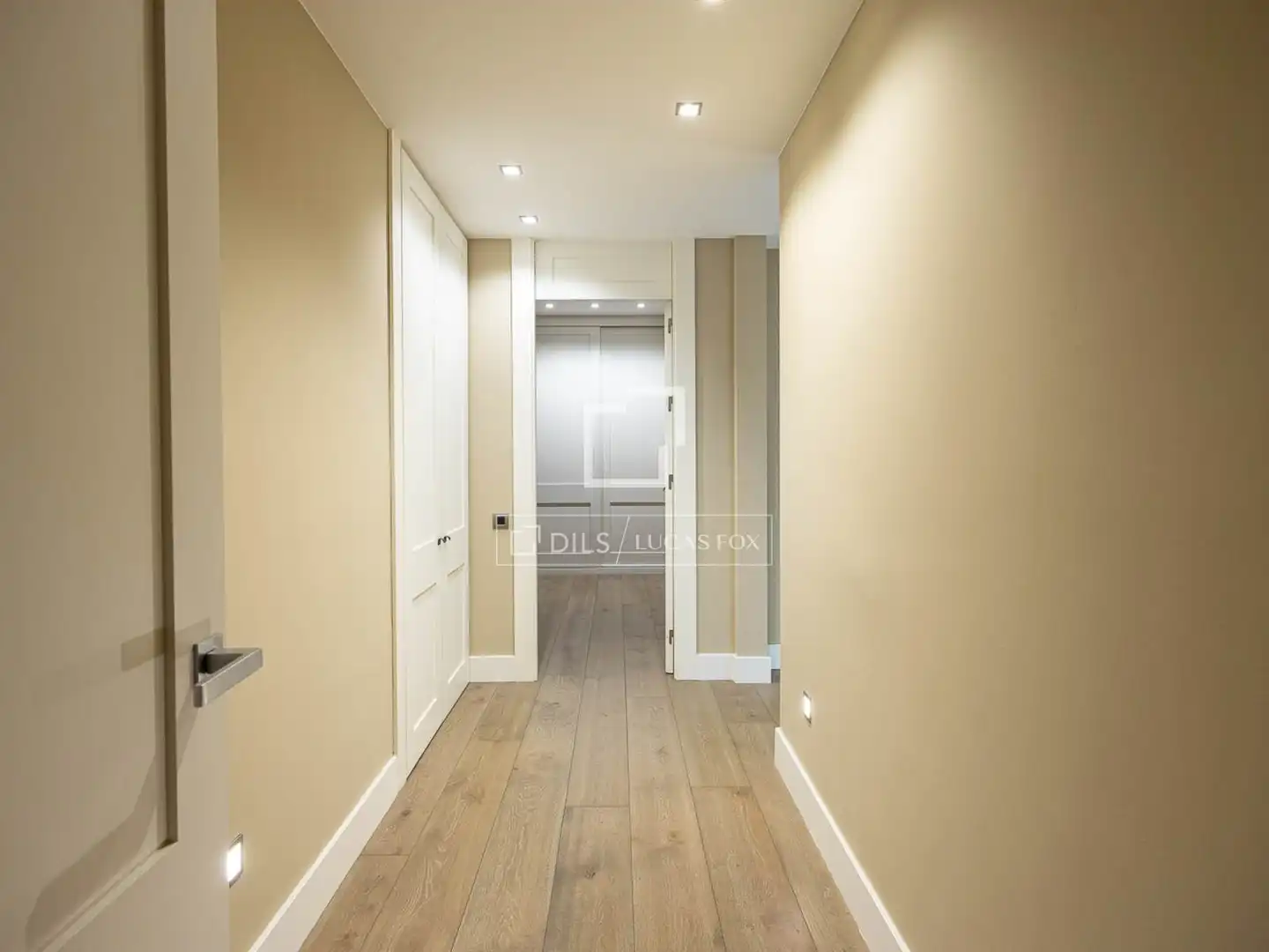 Wohnung zum Verkauf in Barcelona mit Klimaanlage, Heizung und Parkett