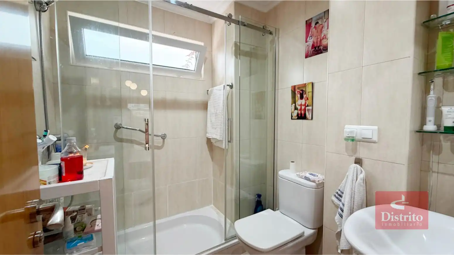 Badezimmer von Dachboden zum Verkauf in Miengo mit Heizung, Terrasse und Abstellraum