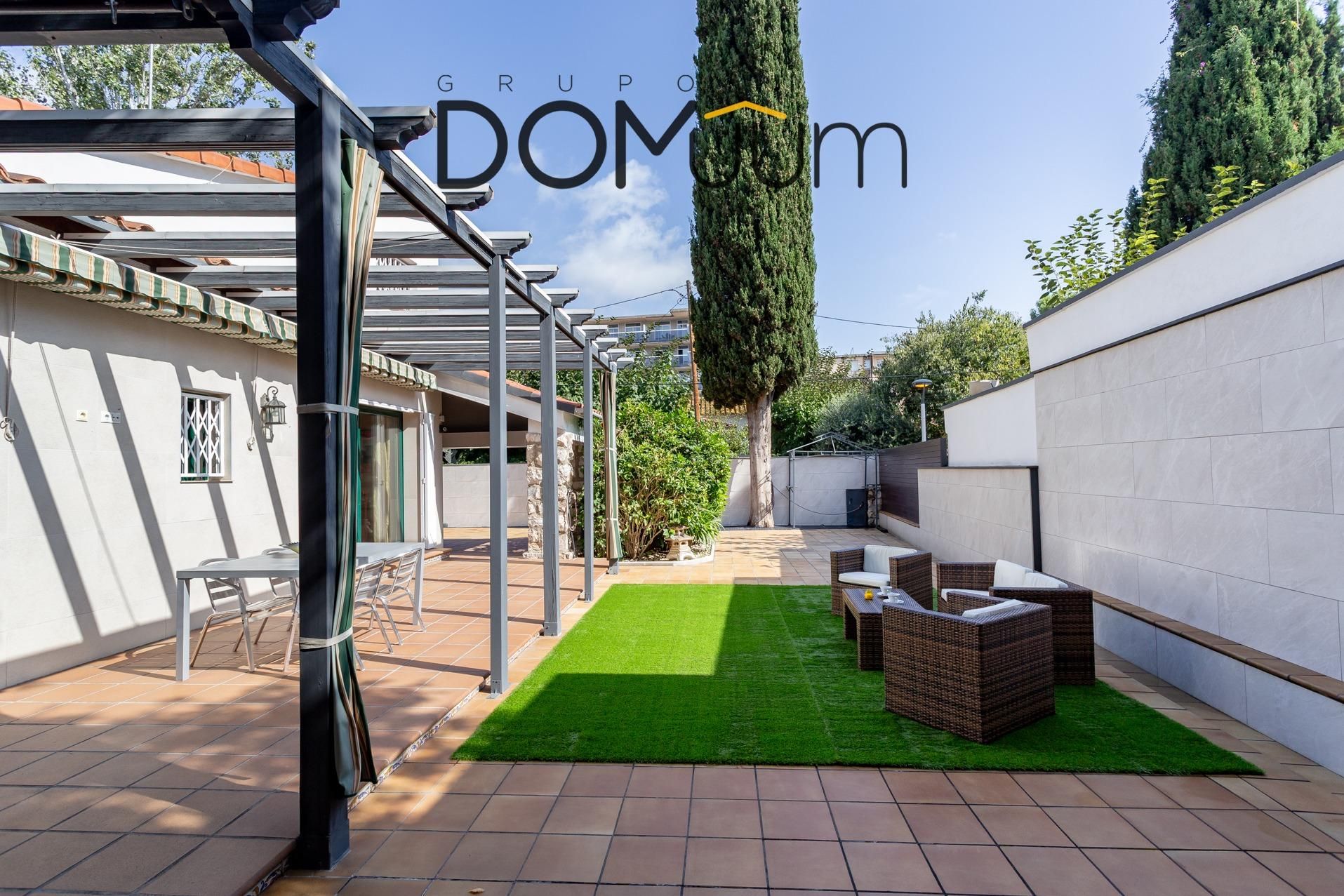 Terrace of House or chalet for sale in Salou  with Air Conditioner, Heating and Private garden