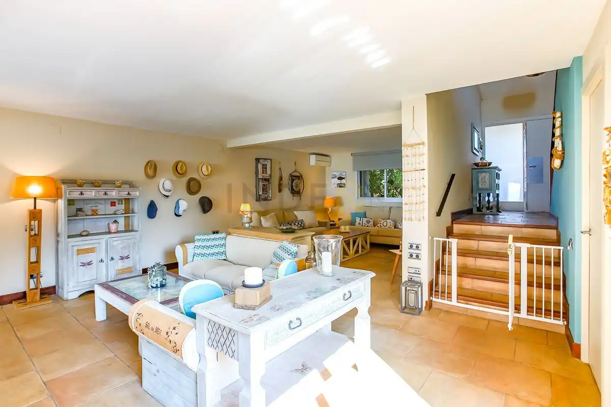 Sala d'estar de Casa o xalet de lloguer en Vilanova i la Geltrú amb Aire condicionat, Calefacció i Jardí privat