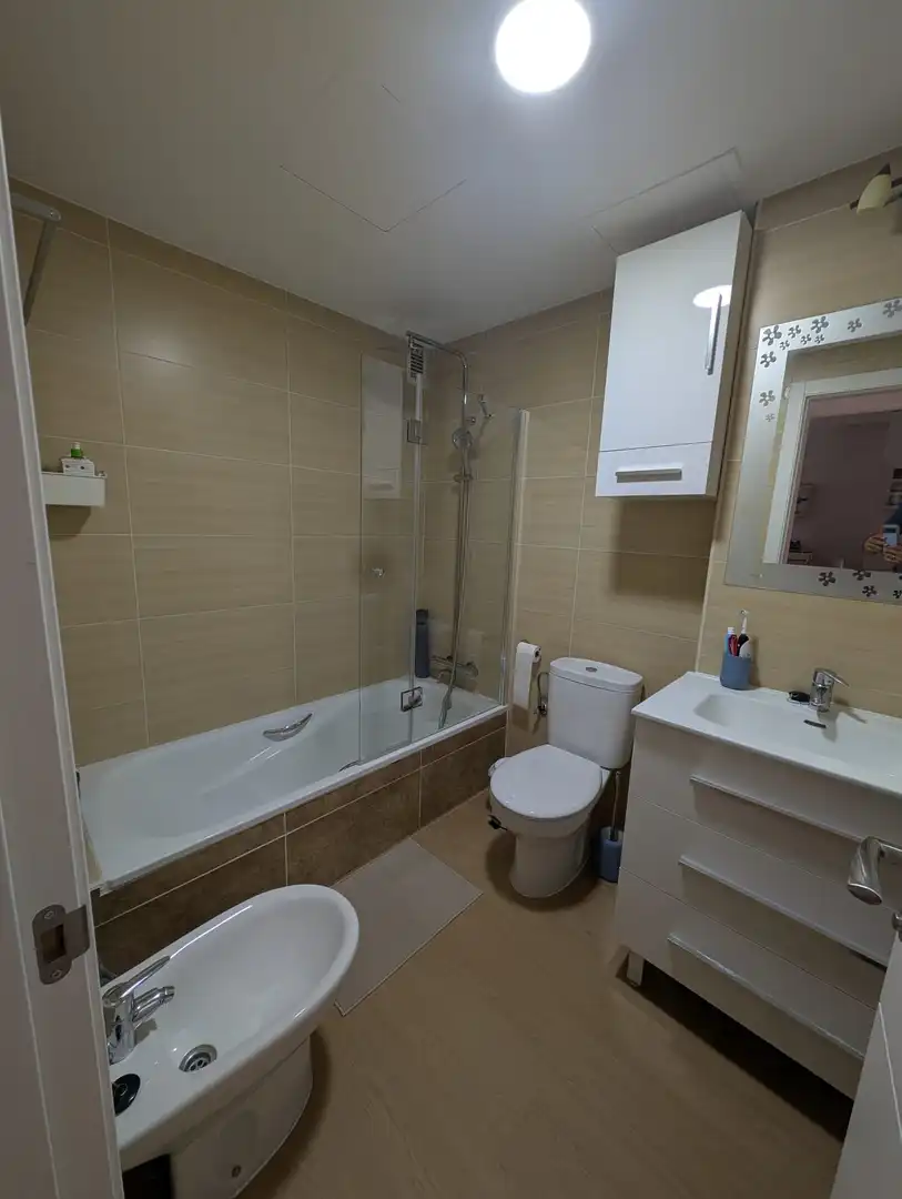 Badezimmer von Wohnungen zur Miete in Fuengirola mit Klimaanlage, Heizung und Terrasse