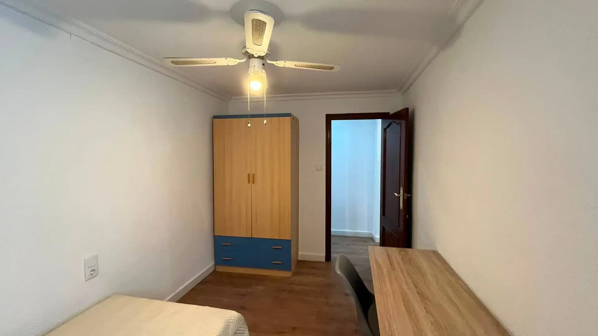 Room in Carrer Mare de Deu dels desamparats, Centro