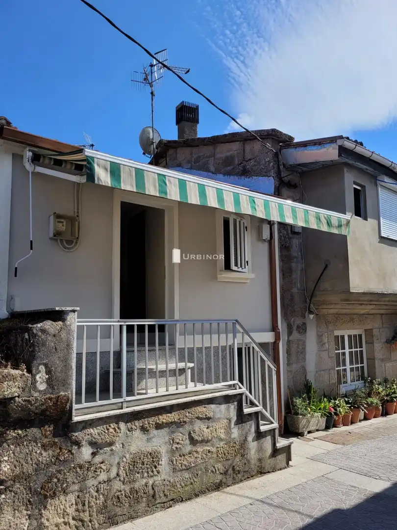 Casa amb terrassa en venda a San Cristovo de Cea, imagen 3