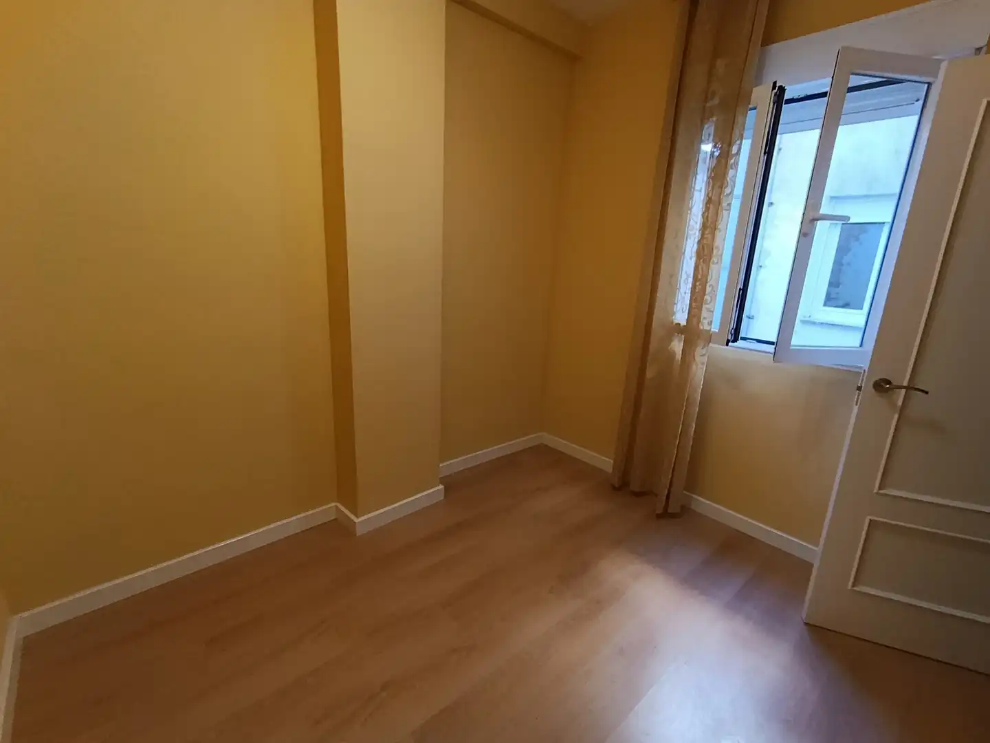 Habitación de Piso en venta en Benavente con Calefacción, Parquet y Amueblado
