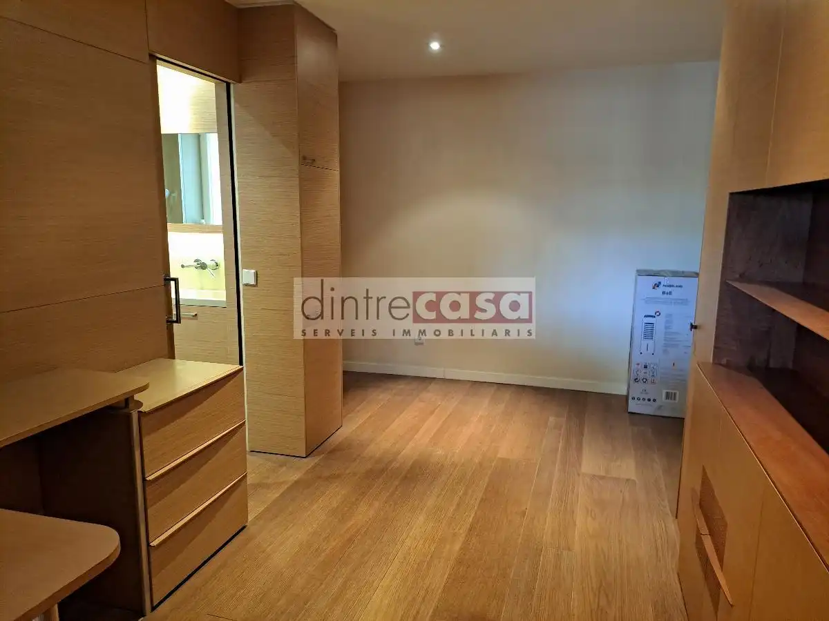 Schlafzimmer von Loft zum Verkauf in Barcelona mit Heizung und Ofen