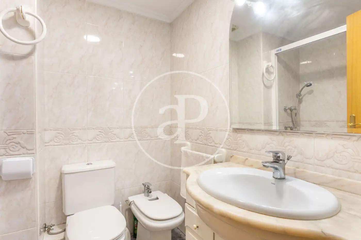Baño de Piso en venta en Valencia con Calefacción y Amueblado