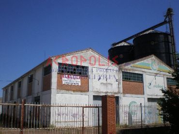 Local comercial en venda a Calle Leon
