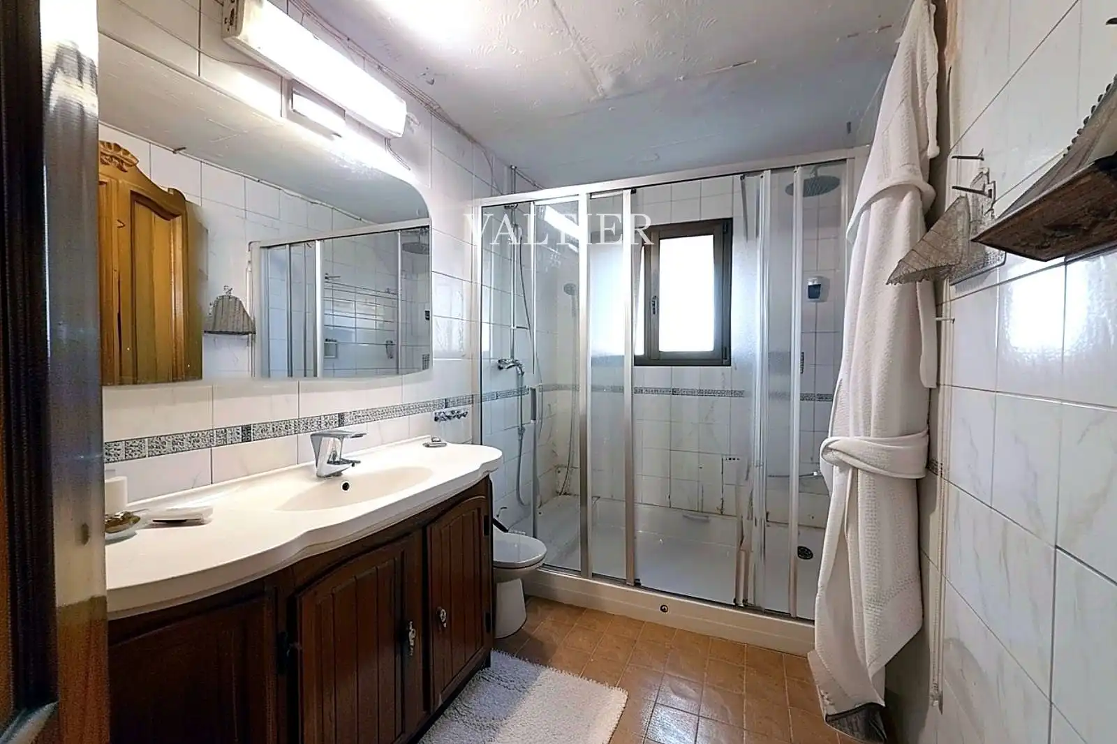Bathroom of Flat for sale in Madrid  with Heating, Terrace and Storage room