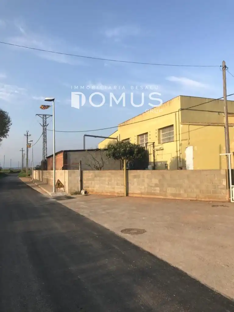 Vista exterior de Nau industrial en venda en Ordis